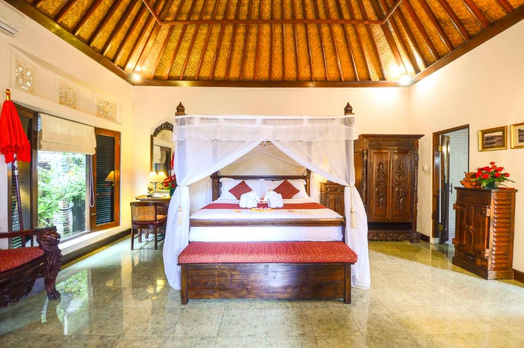 Tirta Ayu Hotel and Restaurant - Villa Rajah