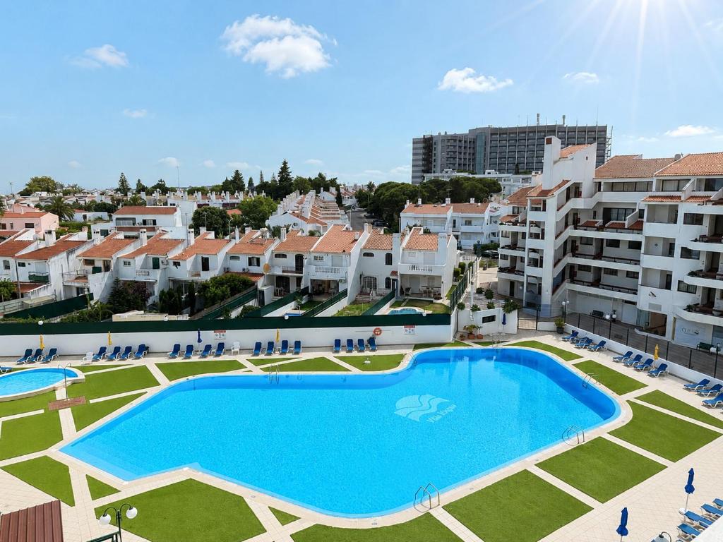 BnB Homes Lili Seaview Residence with 2 bedrooms, 4 Terraces, 2 Pools & parking