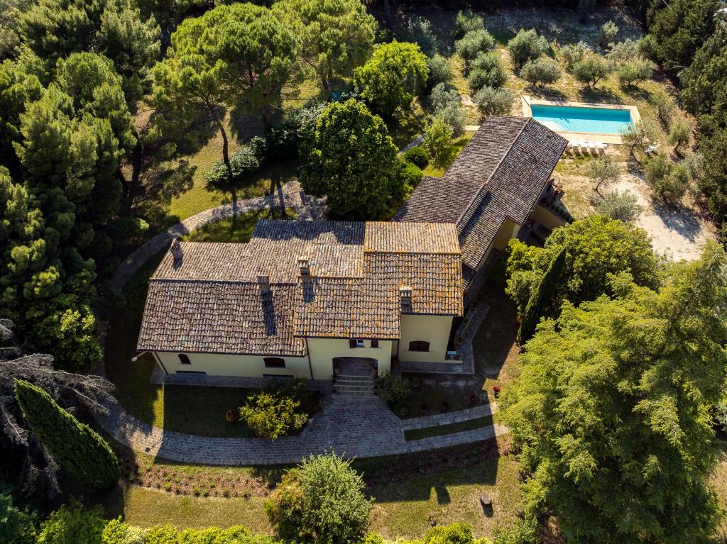 an aerial view of a house with a pool at Villa Sara in Foligno