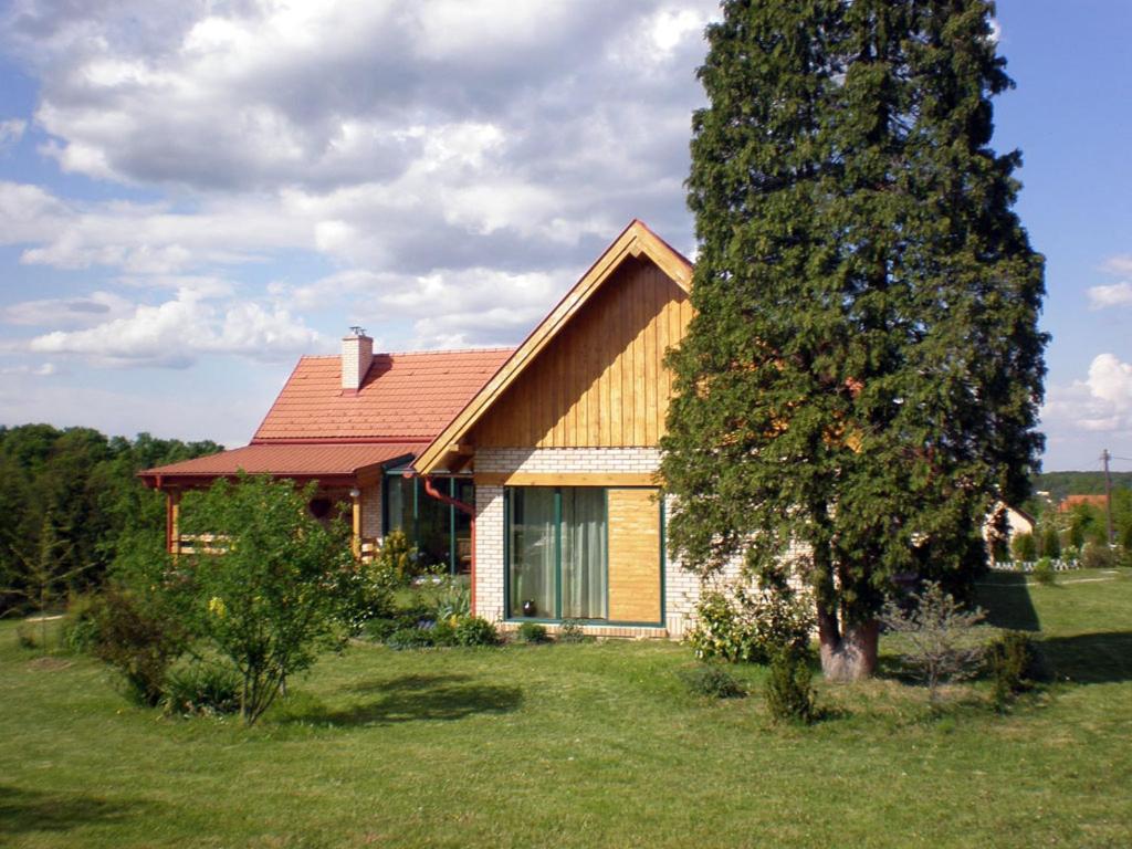 a house with a tree in front of it at Apkó Vendégház in Őriszentpéter