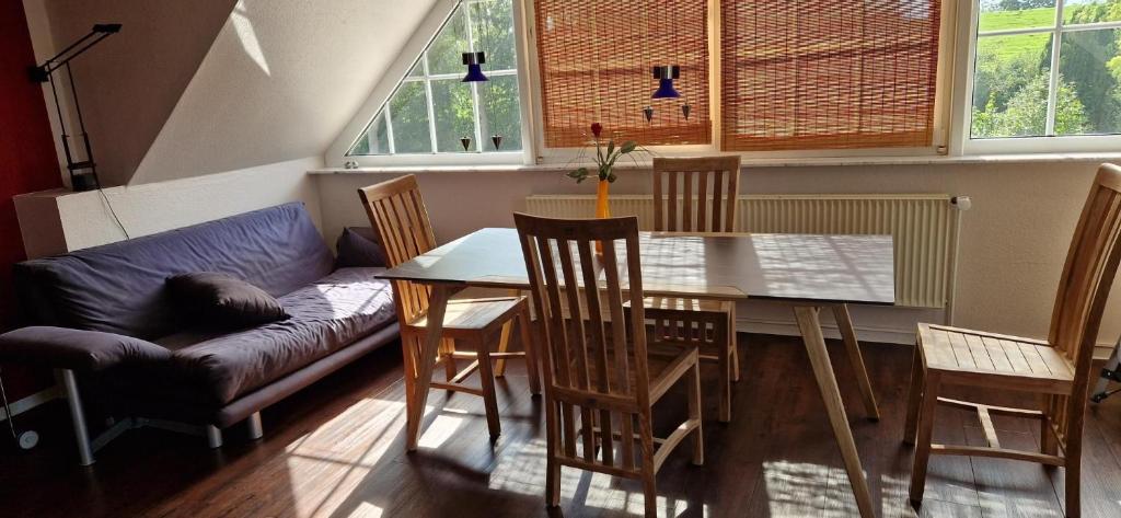a living room with a table and a couch at Luxuswohnung, 90 qm, Balkon, beste Lage in Kollmar in Kollmar