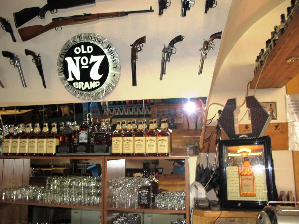 Lounge nebo bar v ubytování Hotel U Lišky