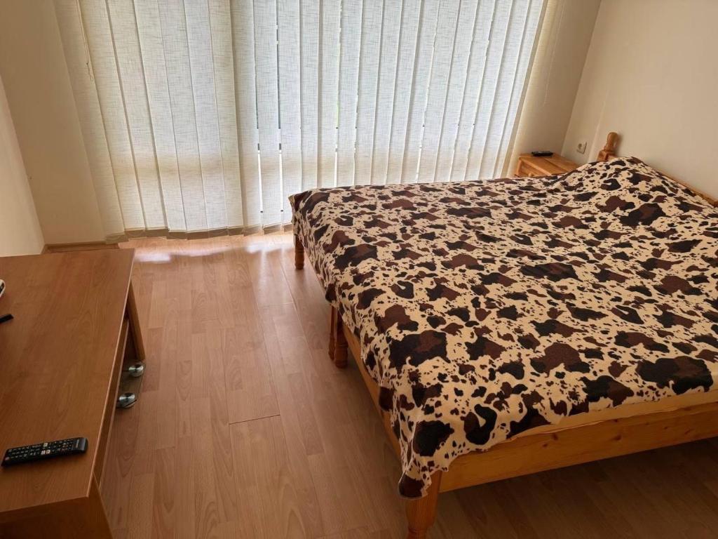 a bedroom with a bed and a dresser and a window at 2-комнатные апартаменты у моря 10 бассейнов Crown Fort Noks in Sveti Vlas