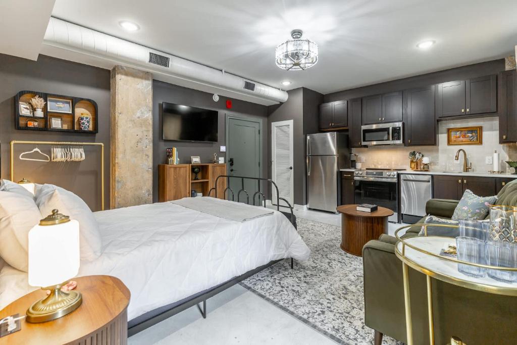 a large bedroom with a bed and a kitchen at Park Hotel Studio Suite 311 in Chattanooga