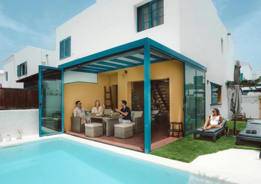 Villa Apapache with Private Heated Pool and Beach - 5 Min Walk