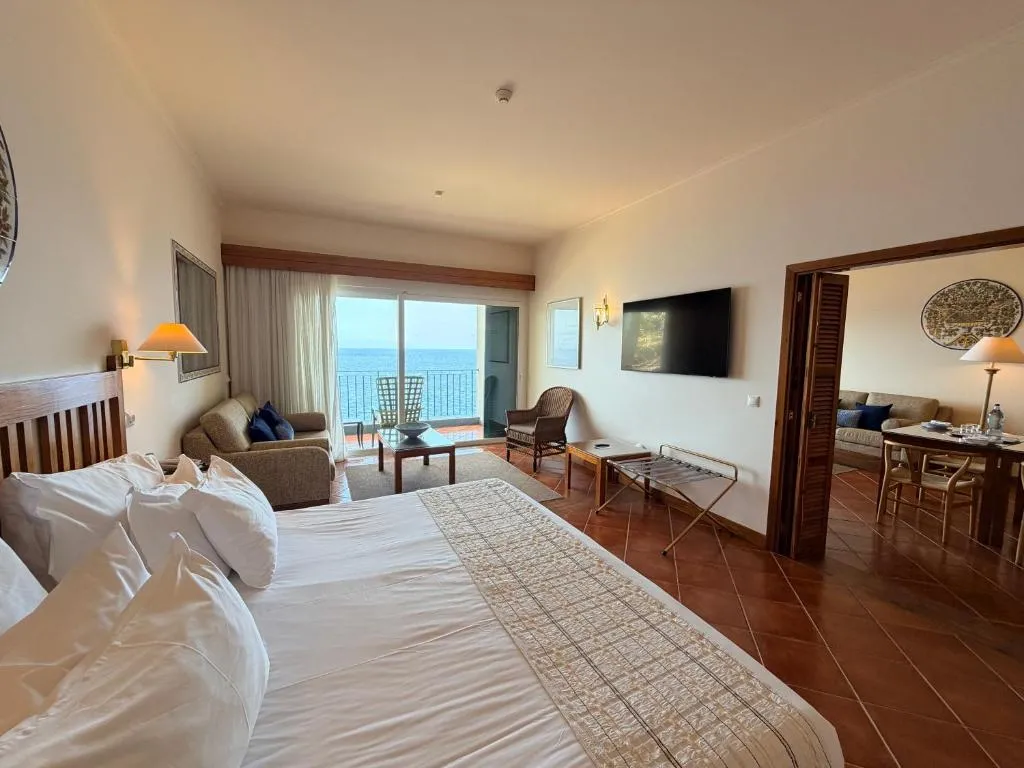 Premium Suite with Sea View and Balcony