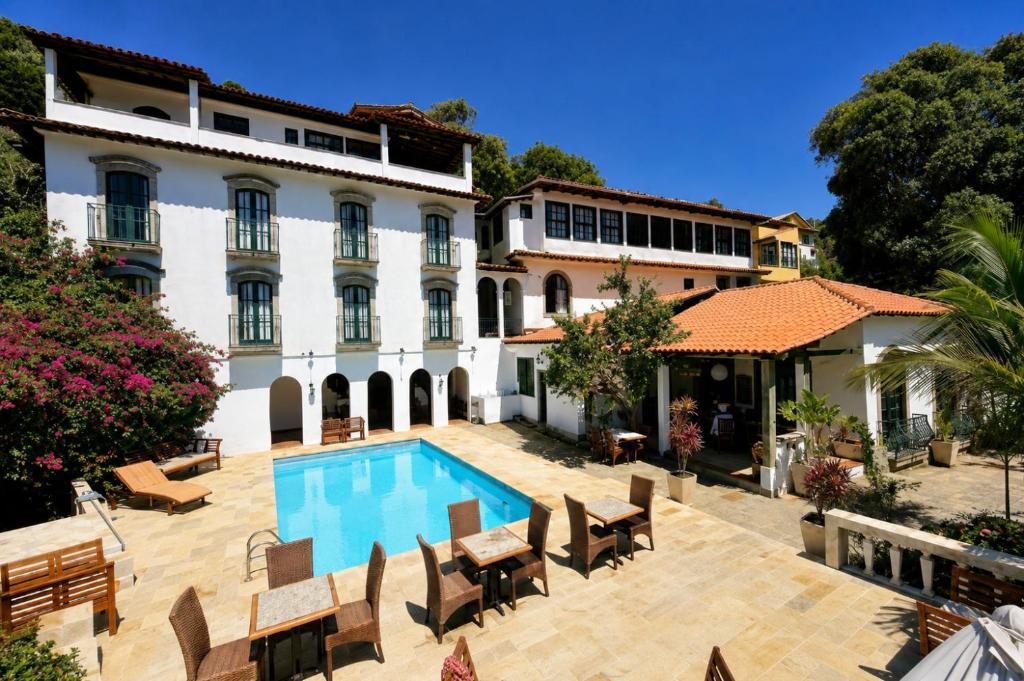 a house with a swimming pool in front of it at Jardim da Marambaia in Barra de Guaratiba