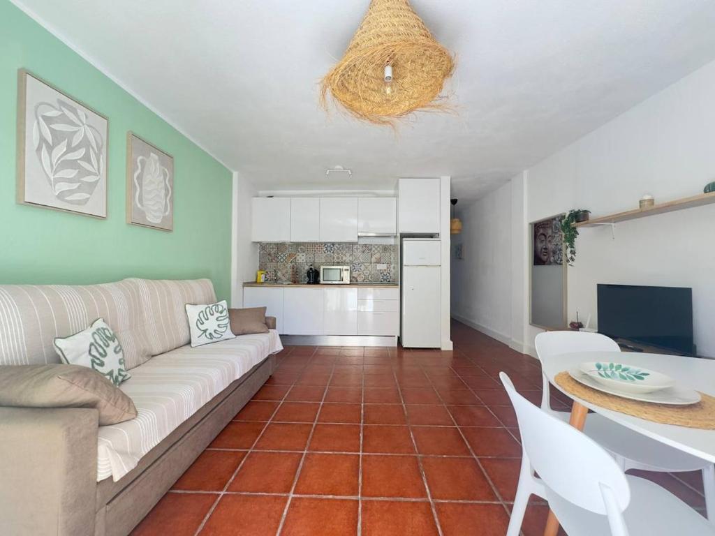 a living room with a couch and a table and a kitchen at Casa La Sofy in Costa de Antigua