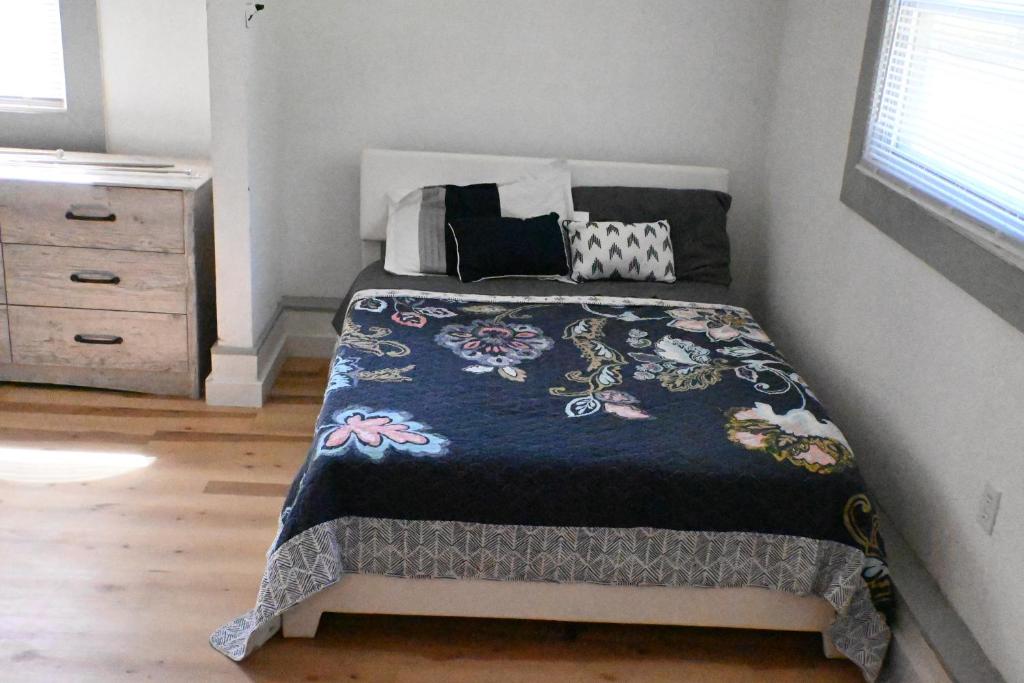 a bedroom with a bed with a blue comforter at The Cottage in Dagsboro