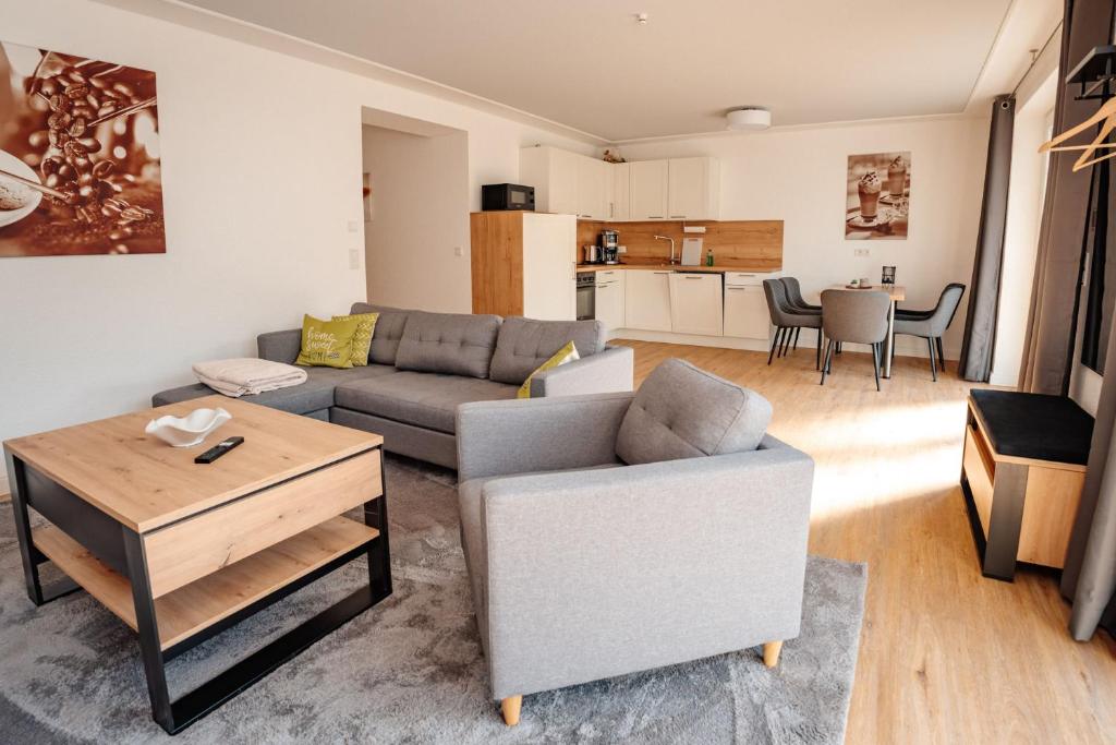 a living room with a couch and a table at Ferienwohnung Riethchaussee in Wingerode