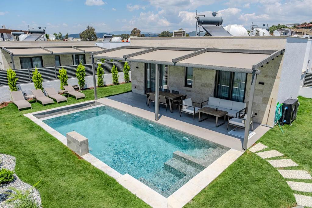an overhead view of a swimming pool in a yard at Kaura Villas in Milas