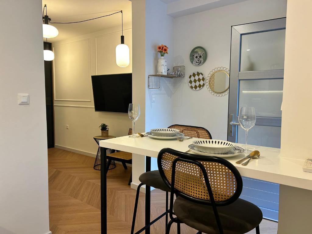 Studio Apartment Smile, near beach & center, free parking, balcony