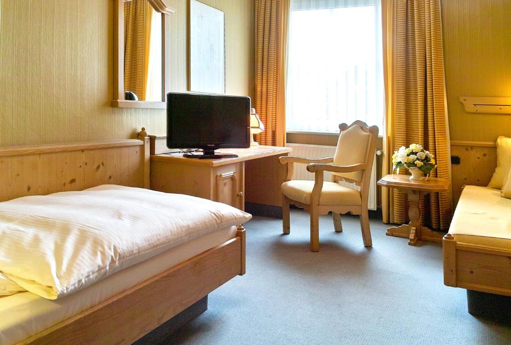 TV a/nebo společenská místnost v ubytování Hotel Falter