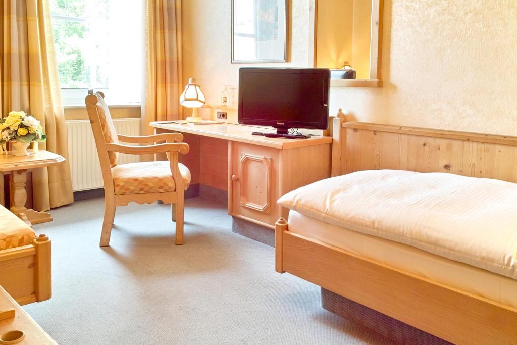 TV a/nebo společenská místnost v ubytování Hotel Falter