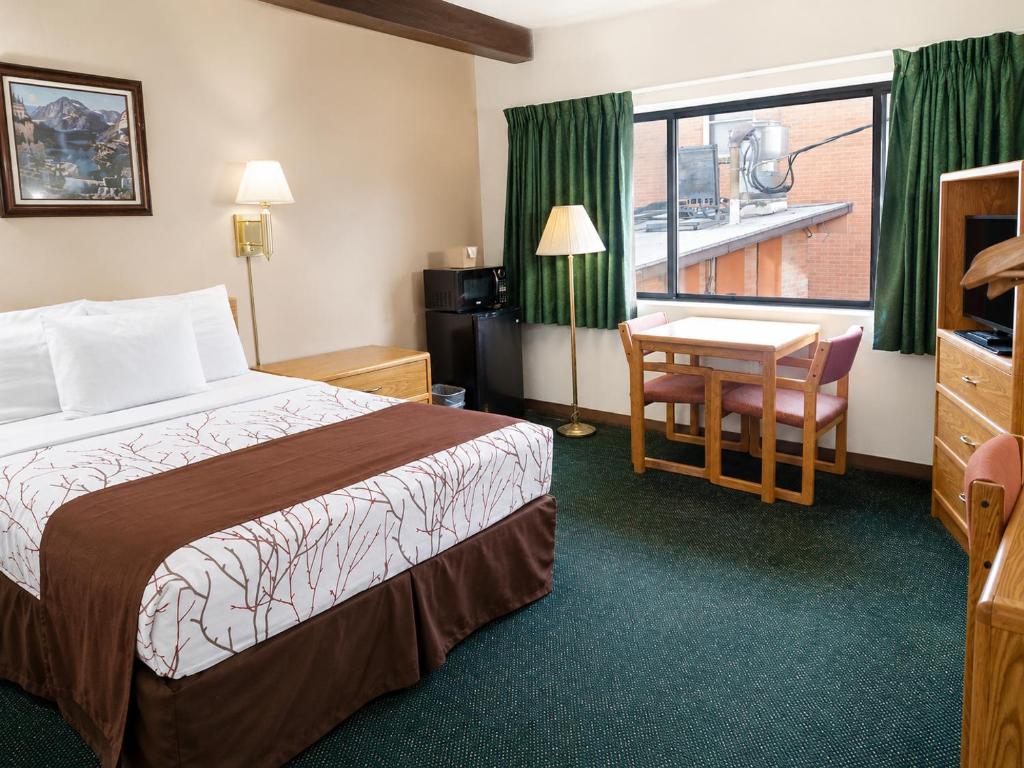 Aisling Suites - Queen Studio