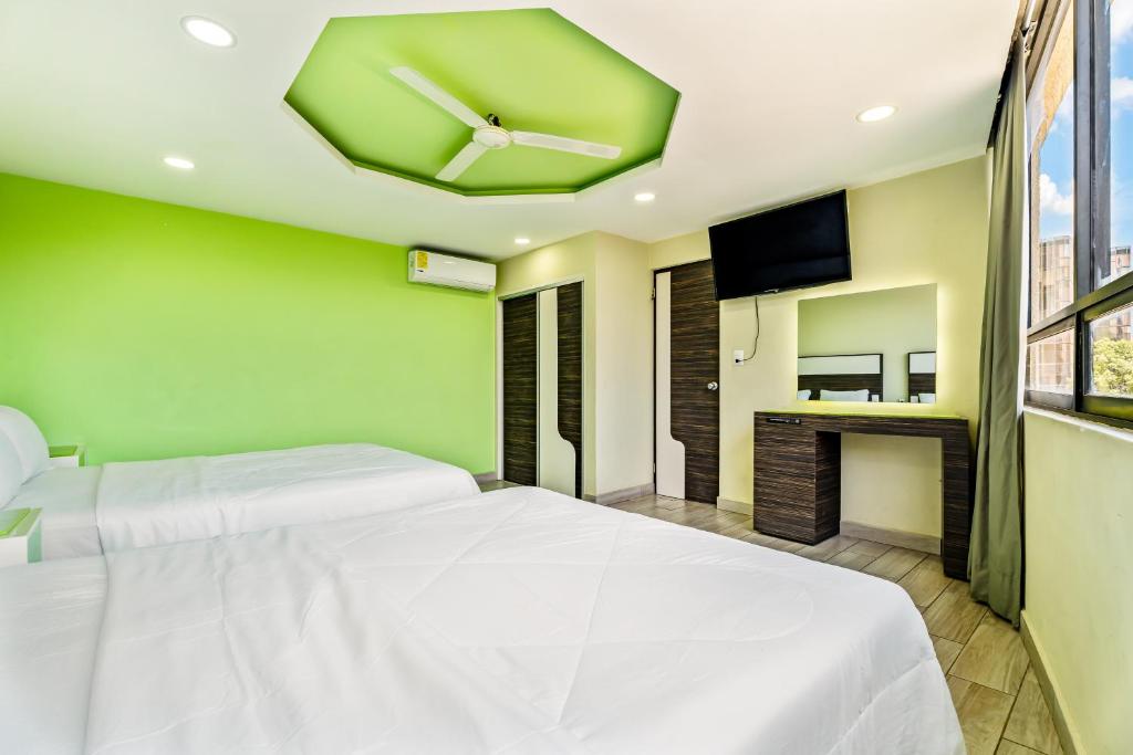 Hotel Arizona photo