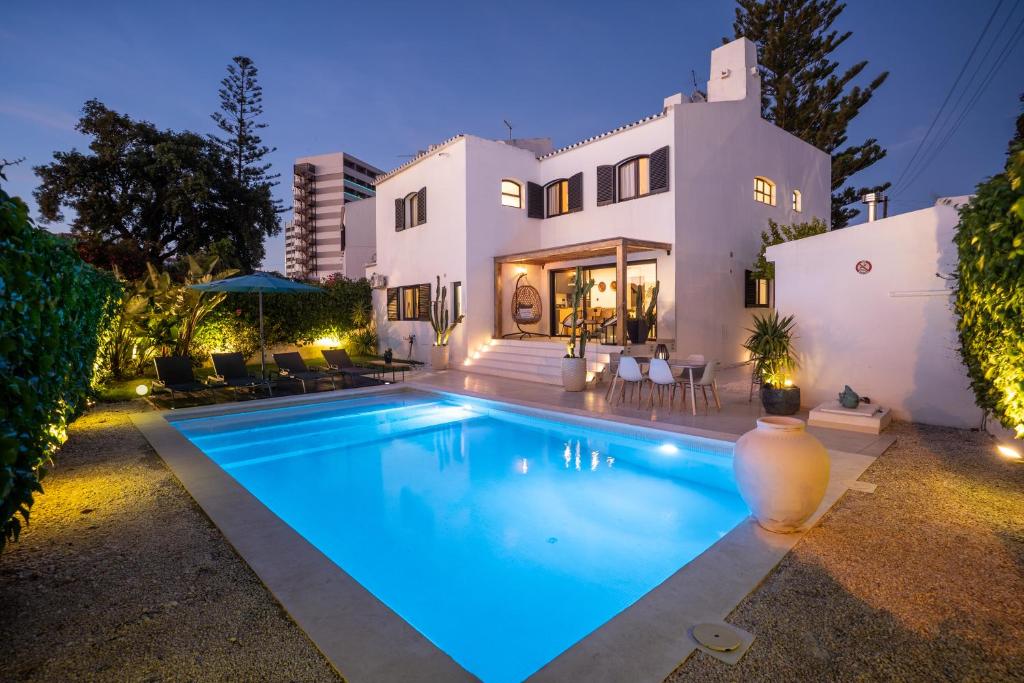 Exclusive Oasis - Quiet Luxury Villa near Albufeira Strip and Oura Beach