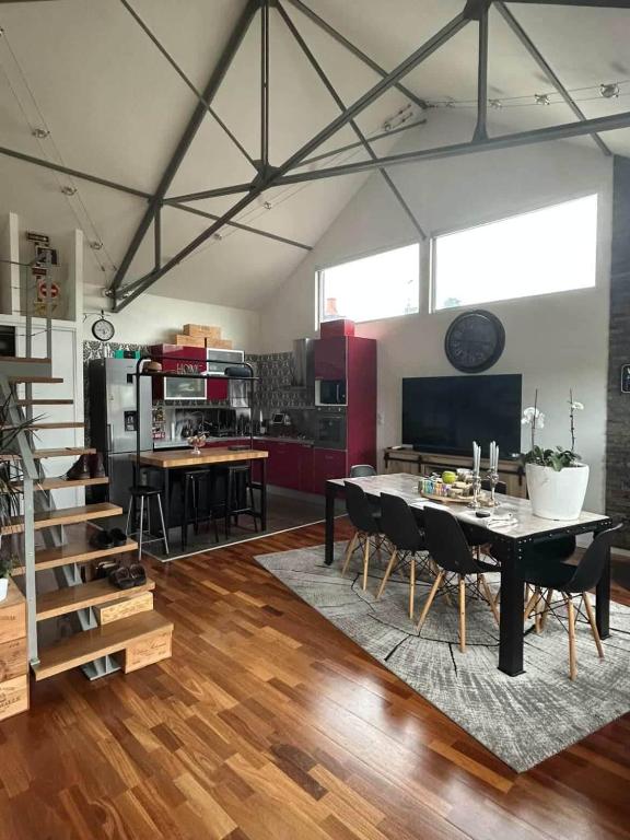 a kitchen and dining room with a table and chairs at Loft au cœur du Mans in Le Mans