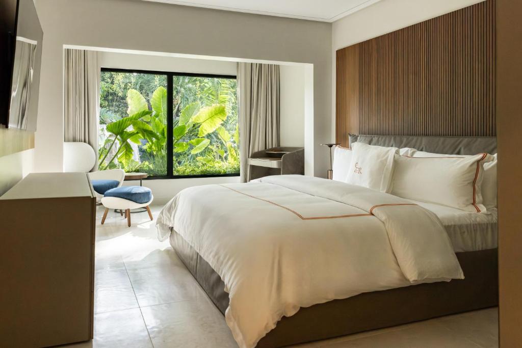 Blue Monkey Hotel & Beach Club photo 2