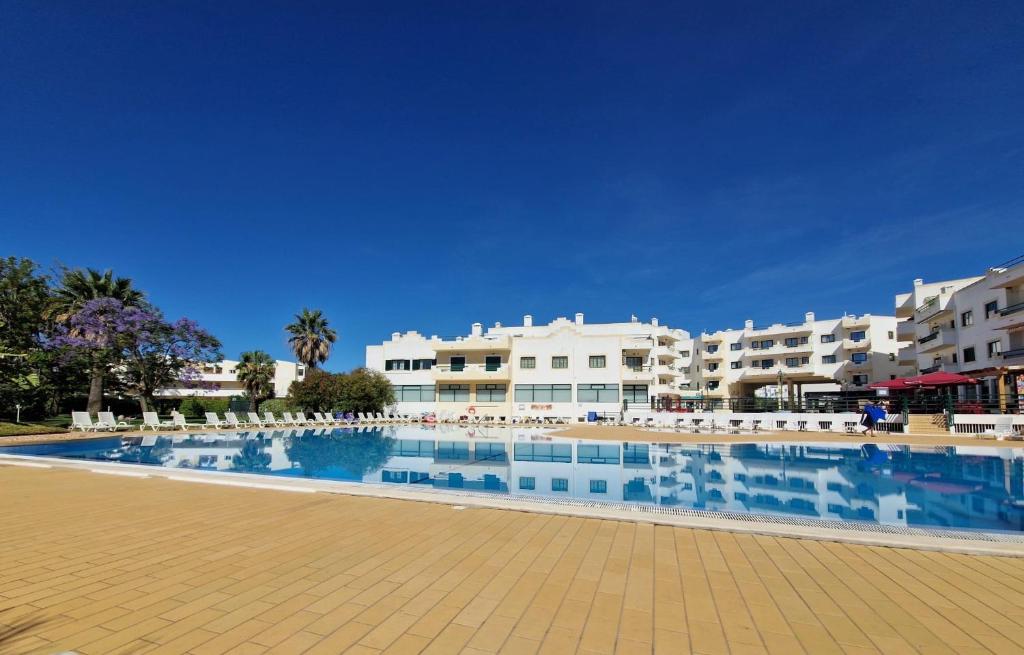 Dunas Alvor with pool view and parking in the city center