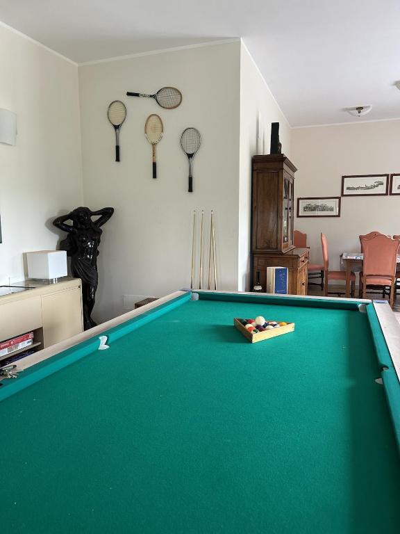 a living room with a pool table in a room at Villa Nina in Caporciano