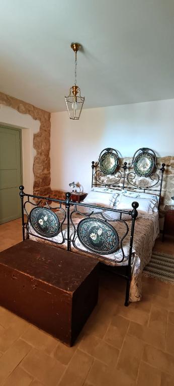 a bedroom with a bed in a room with a lamp at Casa del boscaiolo in Trevi