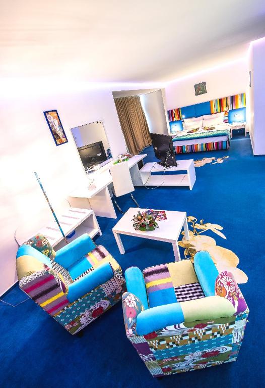 TV a/nebo společenská místnost v ubytování Marshal Garden Hotel