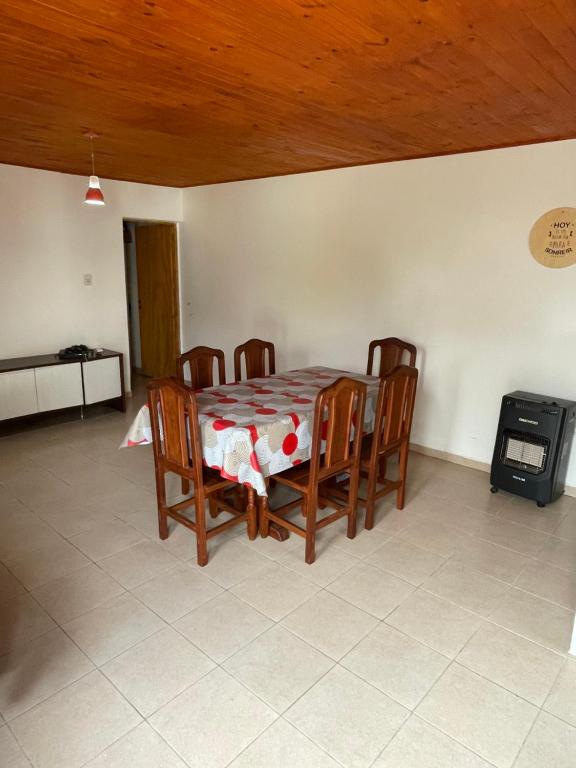 a dining room with a table and chairs and a stove at Departamento norte interno in Rafaela