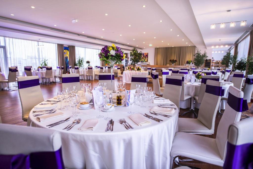 Restaurace v ubytování Marshal Garden Hotel