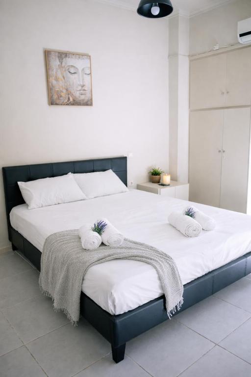 a bedroom with a large bed with towels on it at Corinth Central Studio in Korinthos