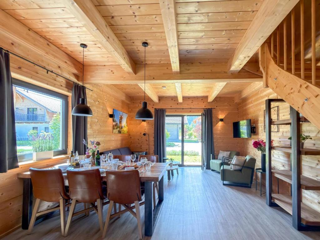 a dining room with a long table and chairs at Rattendorf 13A in Rattendorf