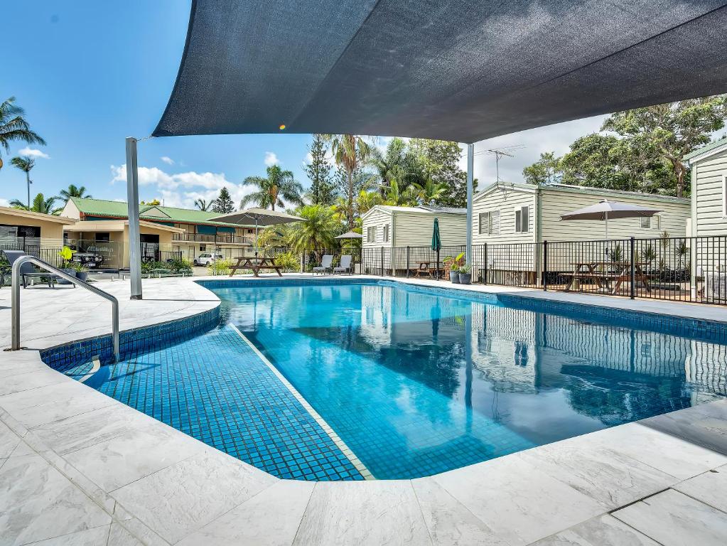 a large swimming pool with blue water at Ingenia Holidays Taigum in Brisbane