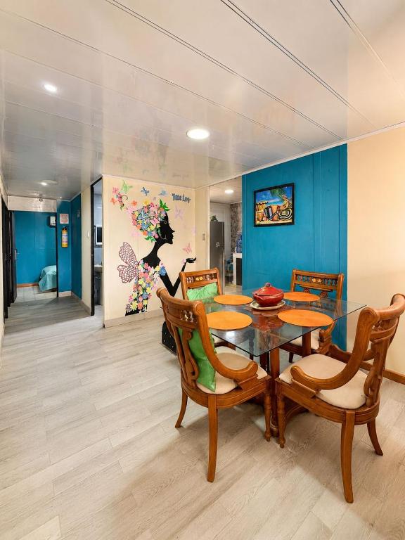 a dining room with a table and chairs at inn house almendros in San Andrés