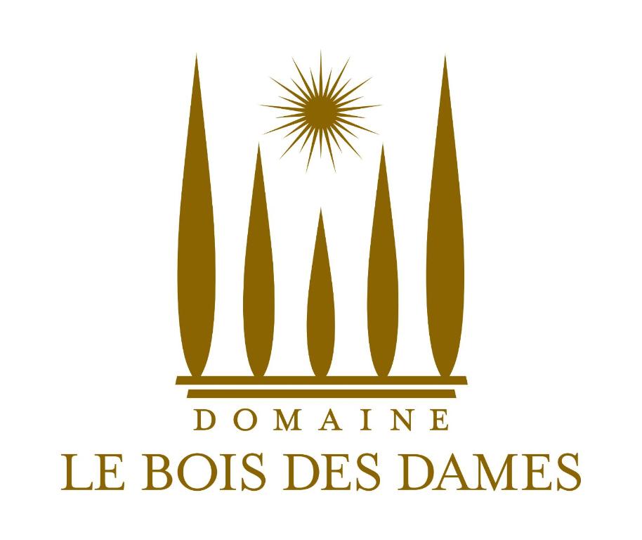 un logo pour les dmgds dans l'établissement Domaine Le Bois Des Dames, à Chantemerle-lès-Grignan