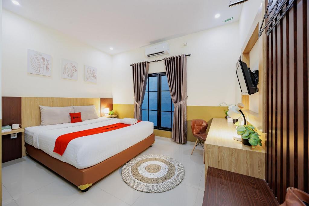 RedDoorz Plus @ La Asiana Guest House - Housity