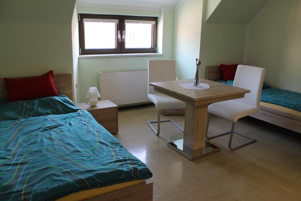 Postel nebo postele na pokoji v ubytování Post Hostel For Youth, Students and Pilgrims