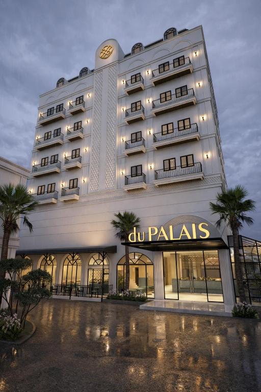 a hotel with a sign on the front of it at du PALAIS Hotel in Sultan Thaha Airport
