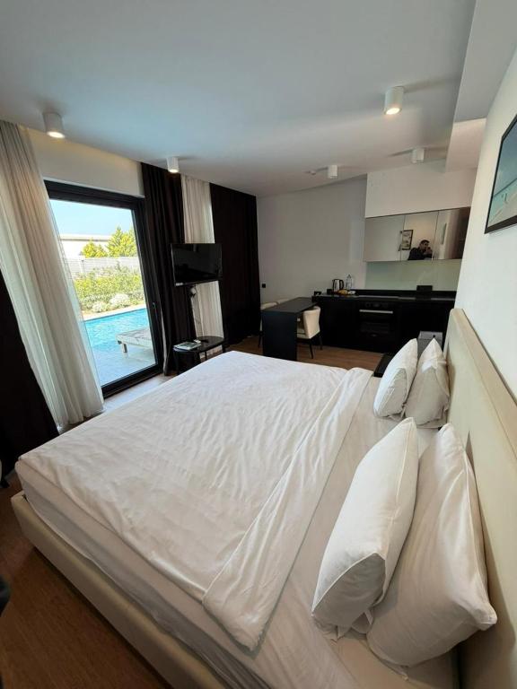 Sea Breeze White Villa در باکو