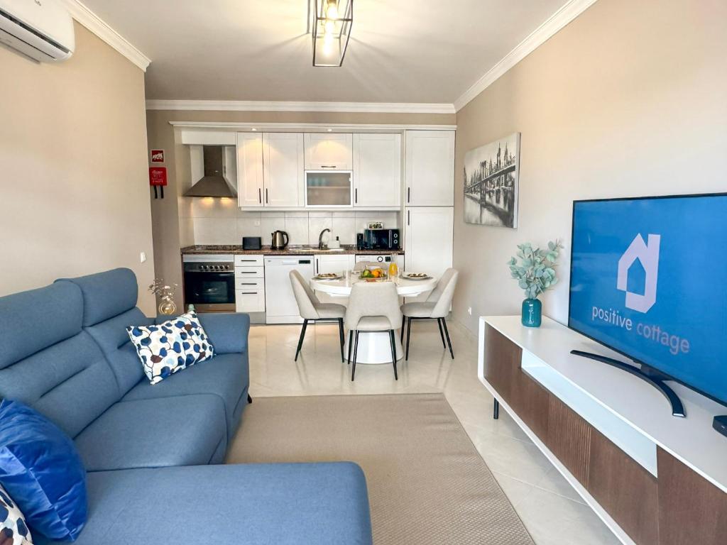 Blue Atlantic Apartment by Positive Cottage