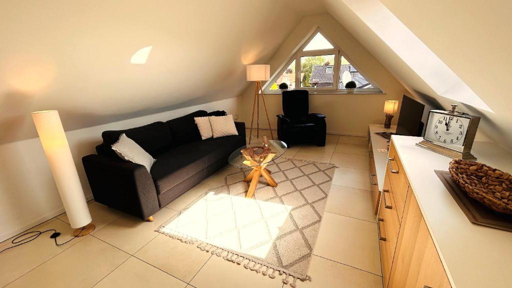 a living room with a couch and a window at Fewo Grachtenhimmel- Appartement zum Entspannen in Krummhörn