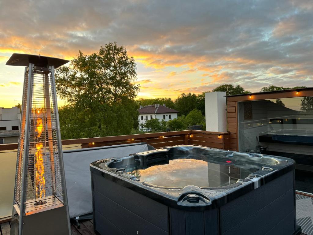 a hot tub sitting on top of a roof at Rooftop Spa Villa Kuressaare in Kuressaare