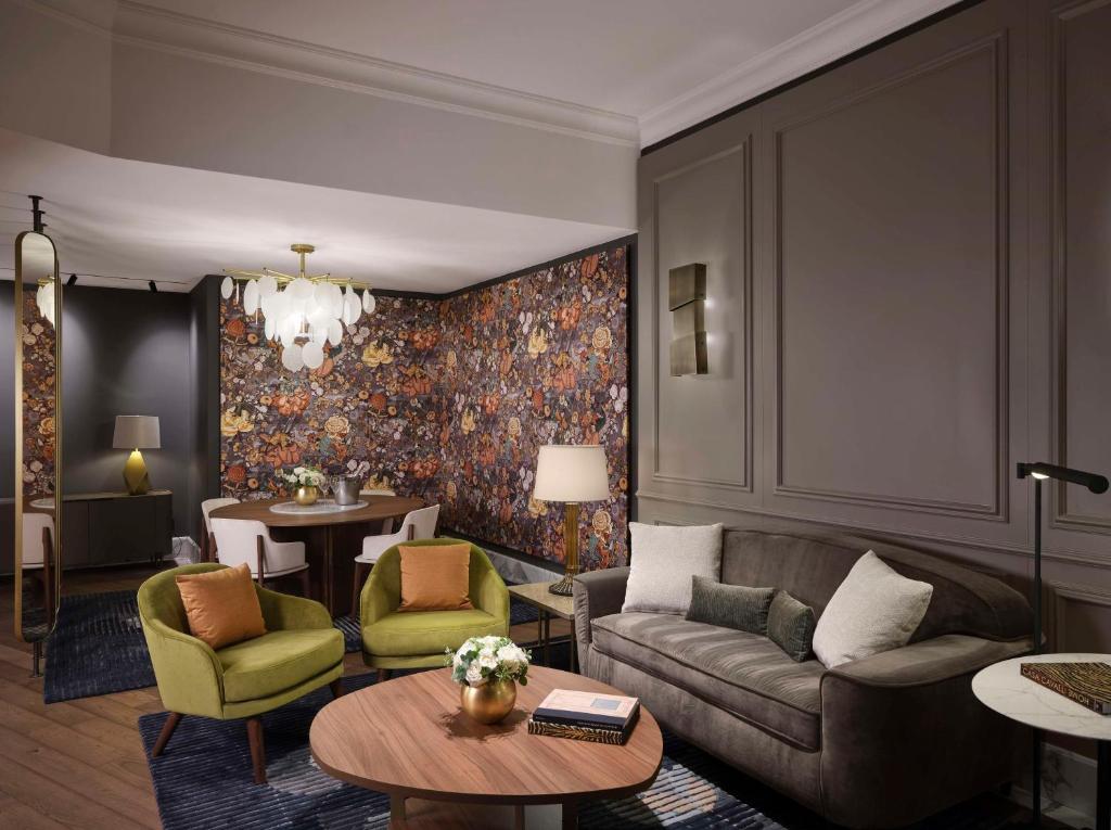 Anantara Palazzo Naiadi Rome Hotel - A Leading Hotel of the World - Anantara Piazza View Suite