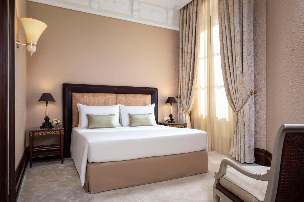Family Adjoining Room (2 Adults + 2 Children)