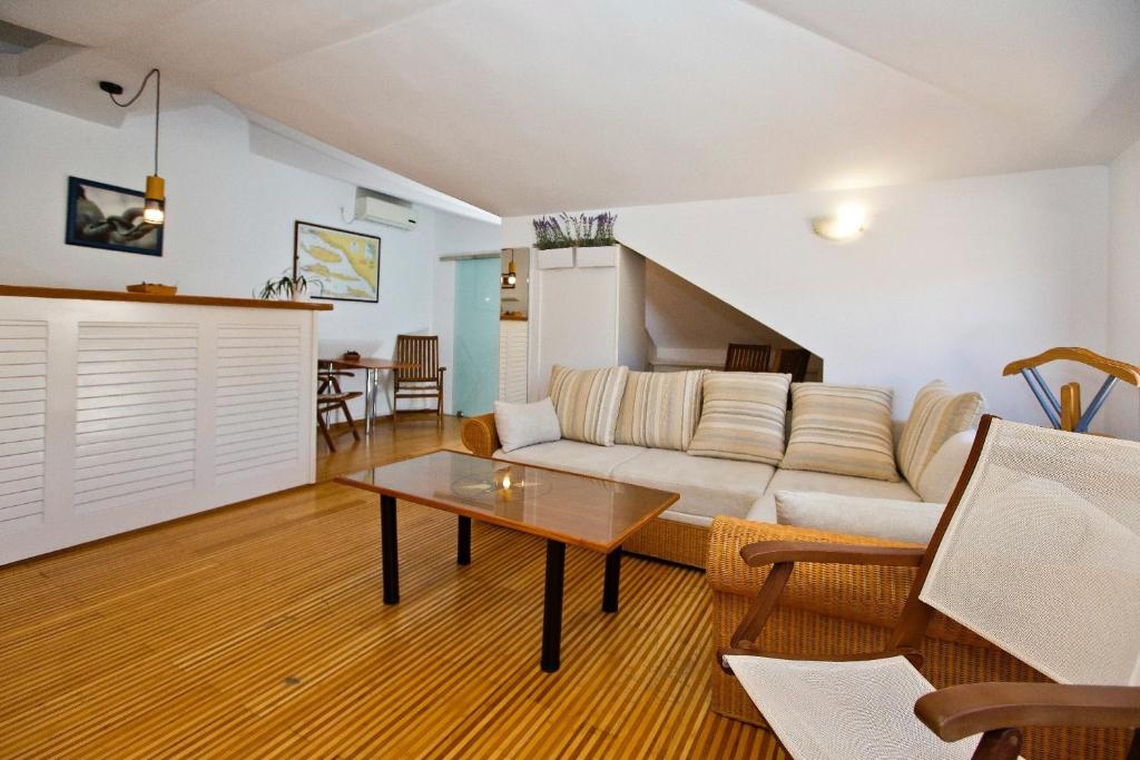 a living room with a couch and a table at Apartment Plaza in Hvar