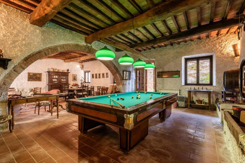 a large room with a pool table in it at Appartamento Gallo Nero Murlo in Murlo