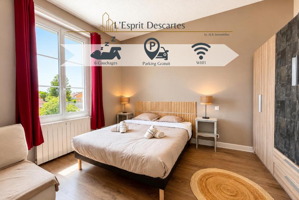 a bedroom with two beds and a sign that reads the south degrees at L'Esprit Descartes in Roanne
