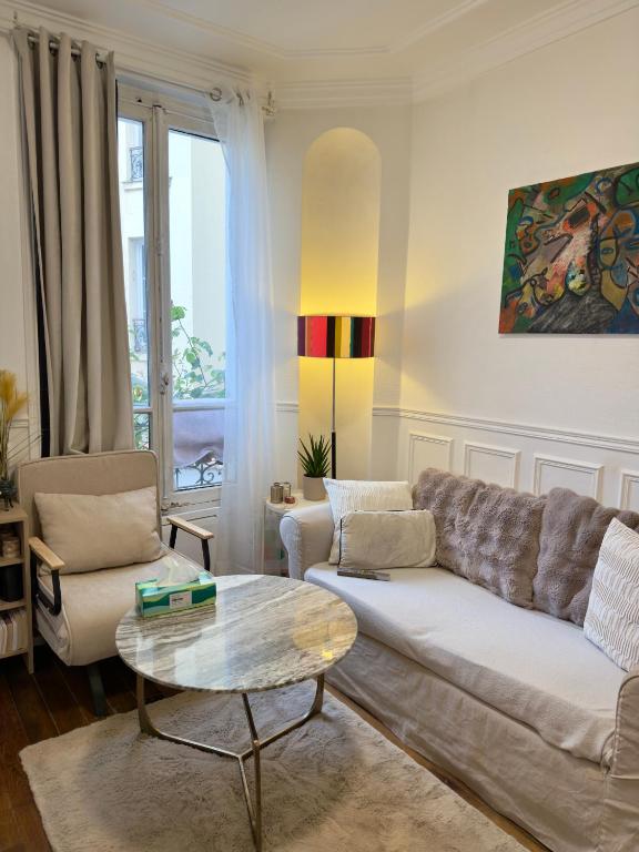 Quiet & bright apartment in Paris