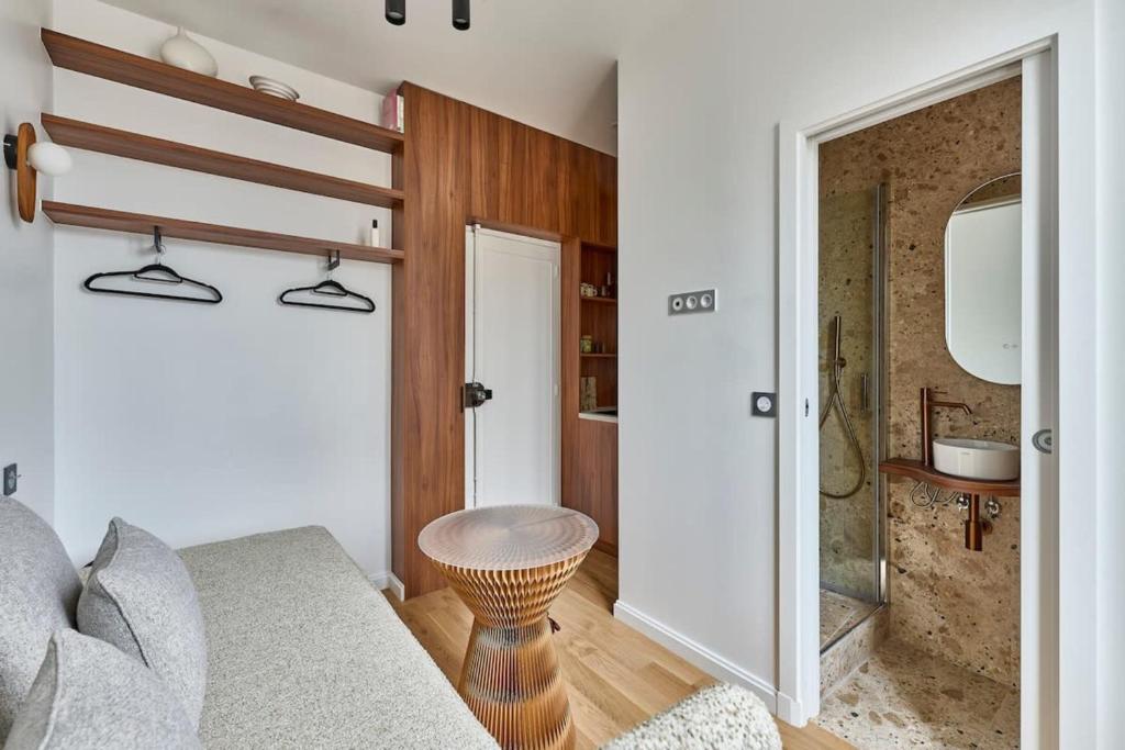 Canal Saint-Martin 10th Design & Refined Studio managed by Mey Agency