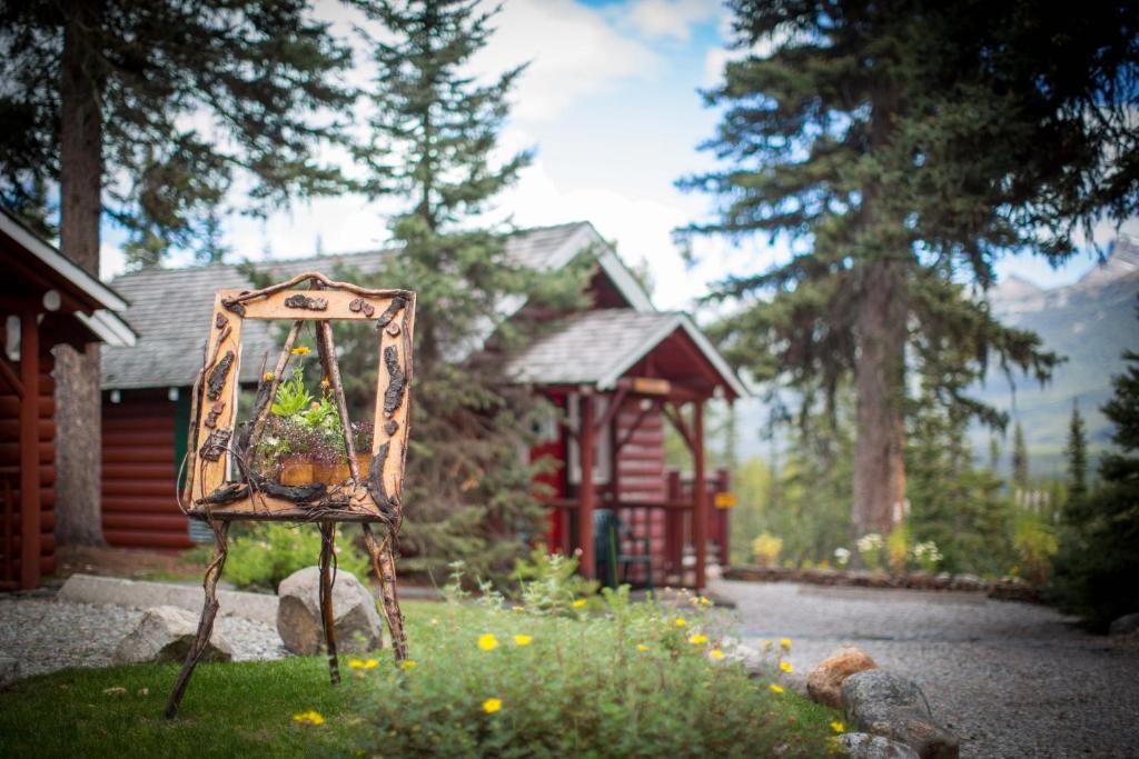 a picture of a garden in front of a house at Paradise Lodge and Bungalows in Lake Louise