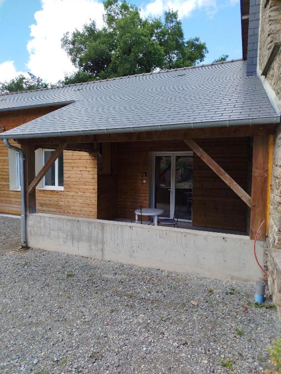 a screened in porch of a house with a patio at le chardonneret in Commer